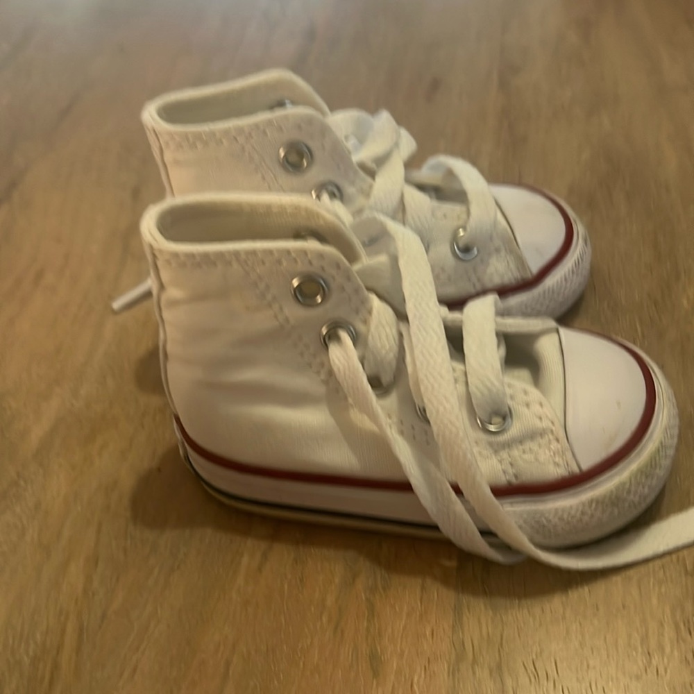 White High Top Converse Sneakers Size. Size3